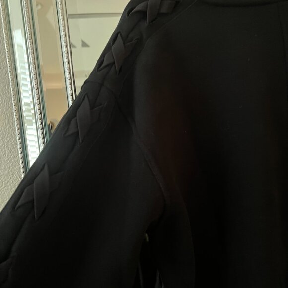 Lululemon Braided Sleeve Pullover Sweatshirt Crew Neck Athleisure Black 6 - Picture 9 of 9